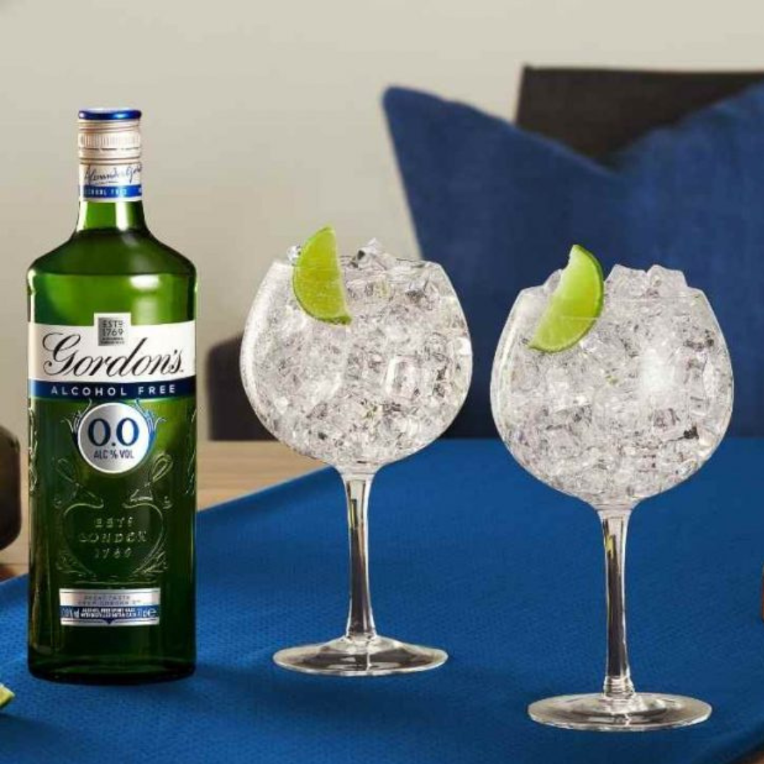 Gordons_0.0_with_Lime in tall glass